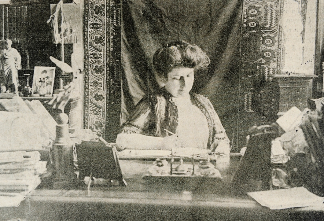 Η Καλλιρρόη Παρρέν σε νεανική ηλικία κατά την πρώτη περίοδο έκδοσης της Εφημερίδος των Κυριών