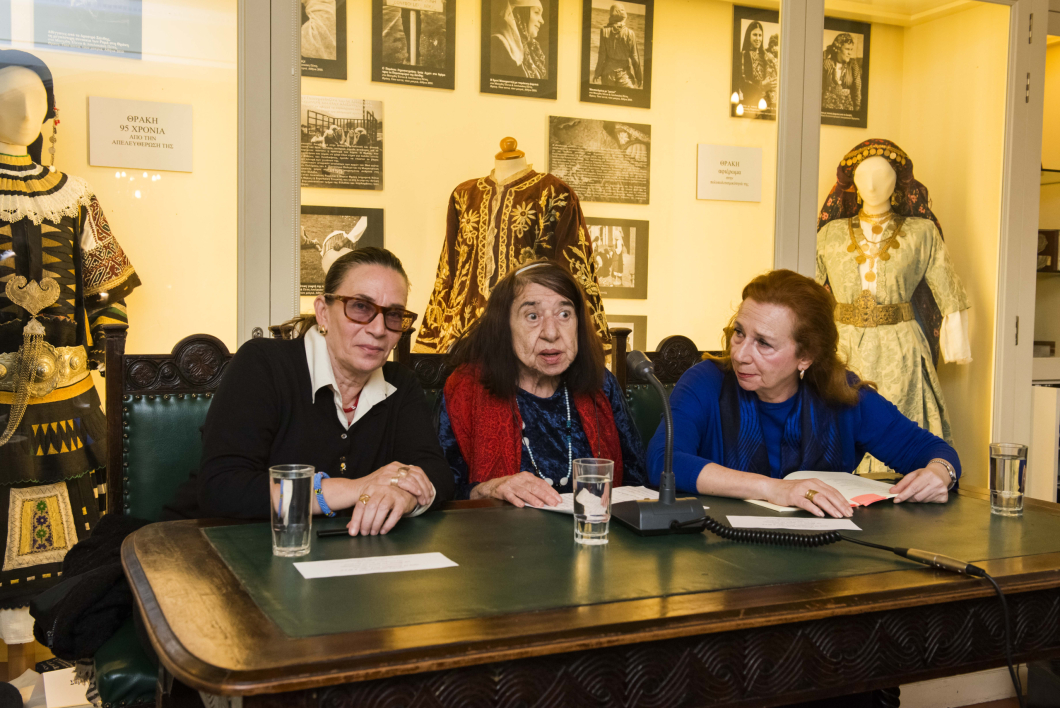 Από το ετήσιο τσάι του τμήματος το 2014 με εισηγήτριες τις Λίνα Νικολακοπούλου, Κατερίνα Αγγελάκη Ρουκ και την Αλεξάνδρα Παντελάκη