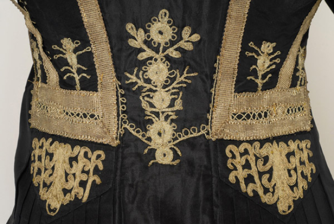 Detail of the decoration of the back 