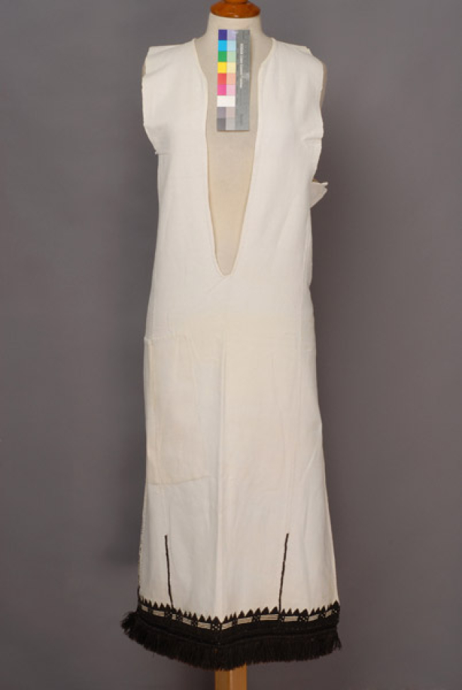 Cotton white chemise embroidered with with brown outradhes