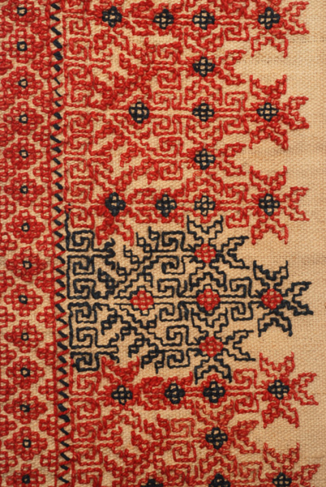 Detail of the embroidery: coloured variations 