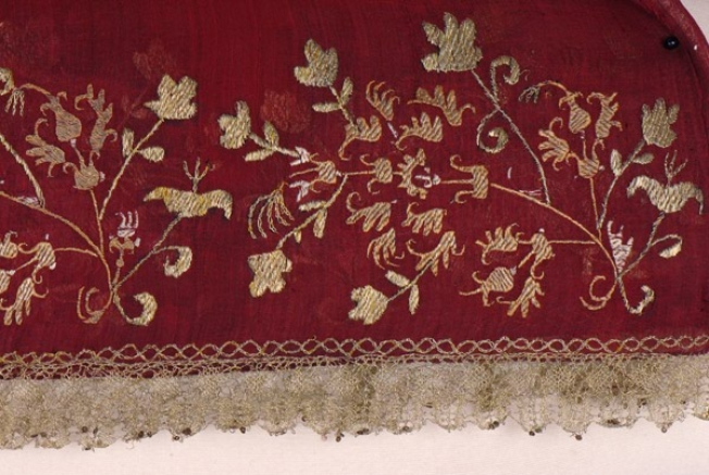 Embroidery of the sleeve