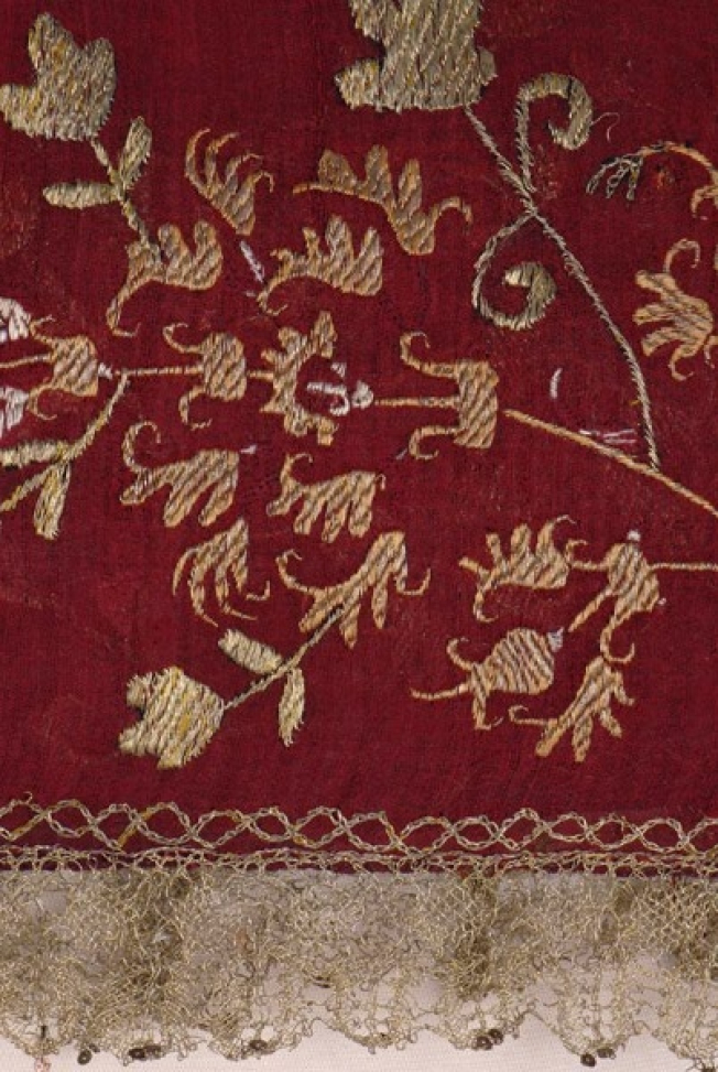 Detail of the embroidery of the sleeve