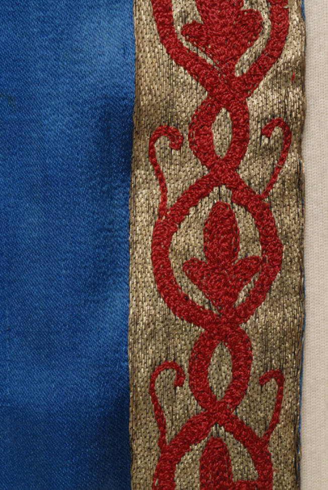 Band-shaped embroidery
