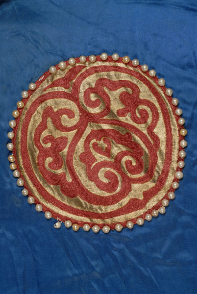 Side, circle embroidery