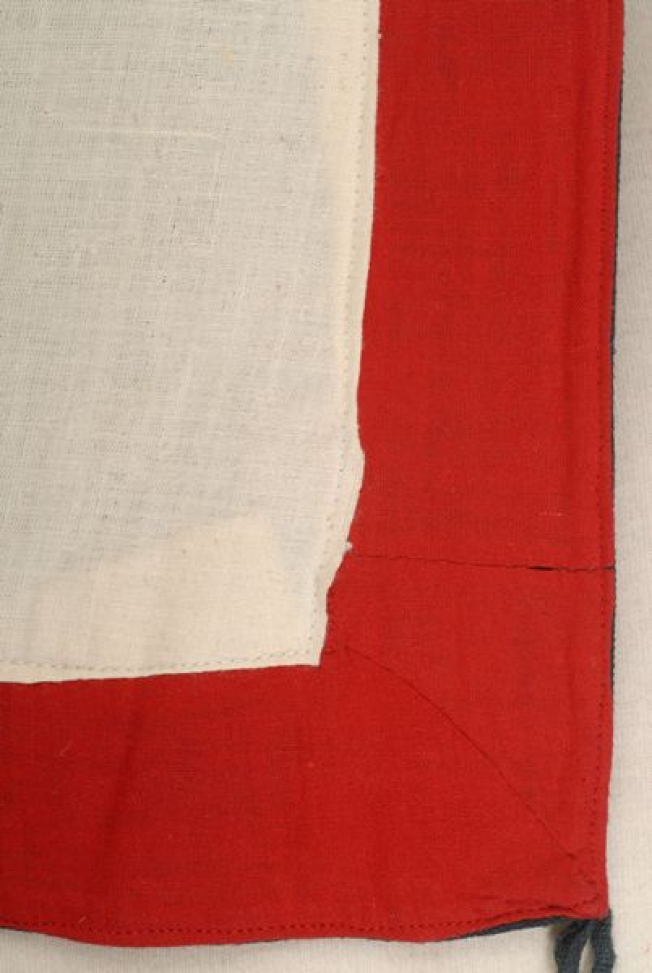 Inner edges, decoration with bouchassi (red strip of fabric)