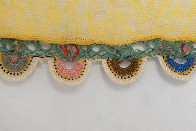 Multicoloured bibila (crocheted lace)