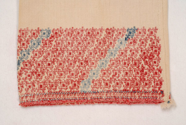 Kolonato chemise, embroidery of the sleeve