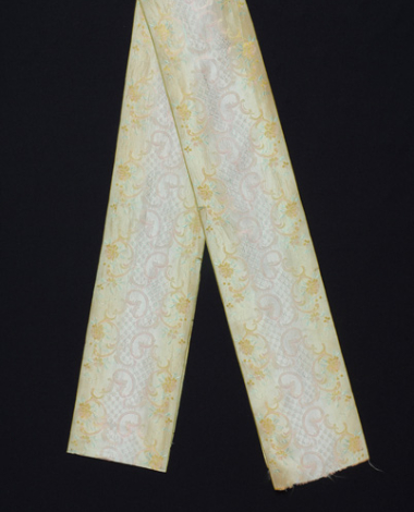 Ribbon made of taffeta (belt) with wmbellished vegetal decoration in light colours.