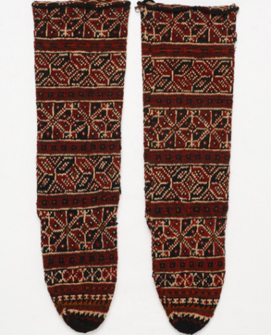 Skounia or tserepia, knitted woollen socks decorated with grammata