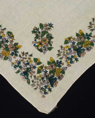 Tessaragkono mandili me ta fteroudia, cotton printed kerchief with vegetal decoration