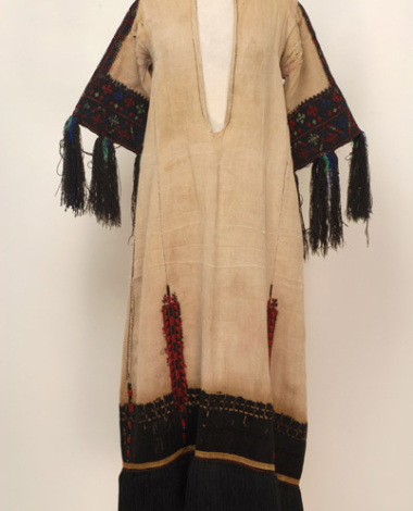 Linen chemise of the betrothed girl embroidered with black and multicoloured silk outradhes