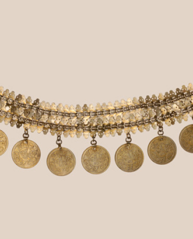 Coin pendant, head ornament consisting of two rows of jointed gold-plated pendants and eleven gilded coin imitations