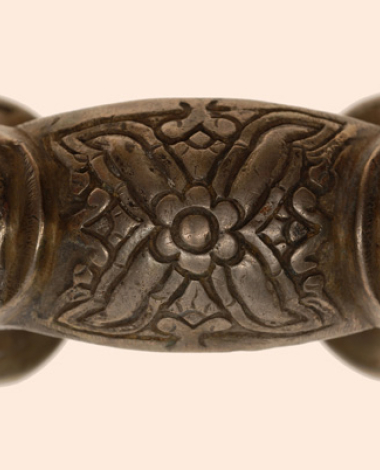 Hammered gold-plated beltziki with embossed decoration
