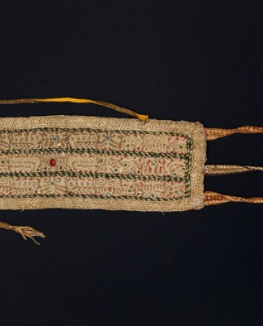 Chrysomantilo, head-band embroidered with pearls