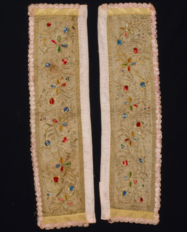 Embroidery for the edge of the silk bolia. Traced technique, gold thread and multicoloured silk threads, spangles fastened with tir-tir (lustring)