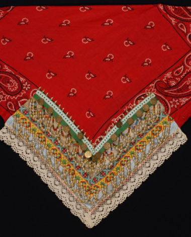 Additional plastron made of red cotton printed fabric with applique decoration