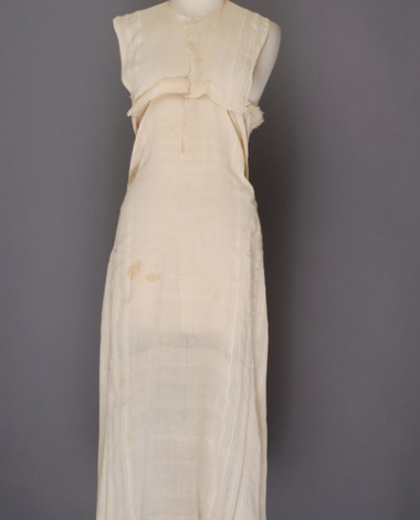 Cotton-and-silk chemise of the newly-wed woman 