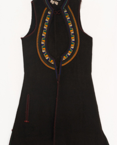 Woollen sigouna, sleeveless overcoat made of saddle blanket decorated with woollen cordons and colourful cords