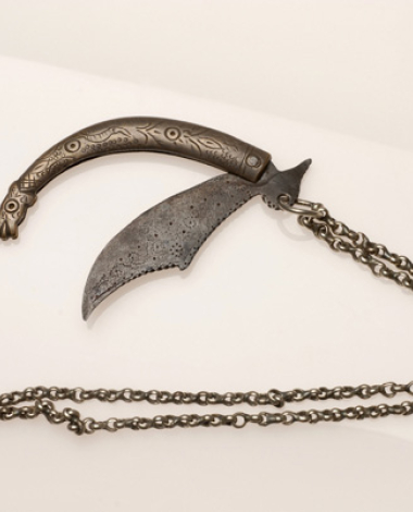 Assimomachero, silver pocketknife with engraved decoration in the form of a dragon