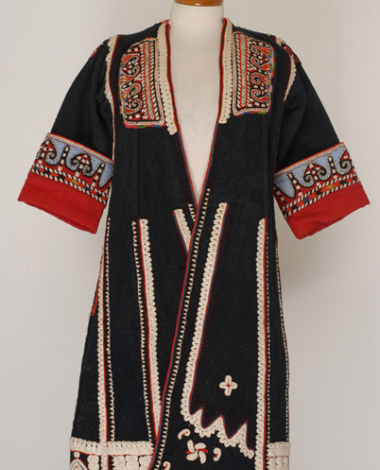 Terlik gialoumkat, women's sleeved overcoat
