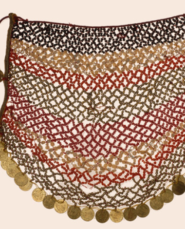 Γιορντάνι, διχτυωτό πλέγμα από χρωματιστές χάντρες, κοράλλια, σεντέφι και μπρούτζινες χάντρες (φούσκες). (Στερεά Ελλάδα, Σαλαμίνα) 