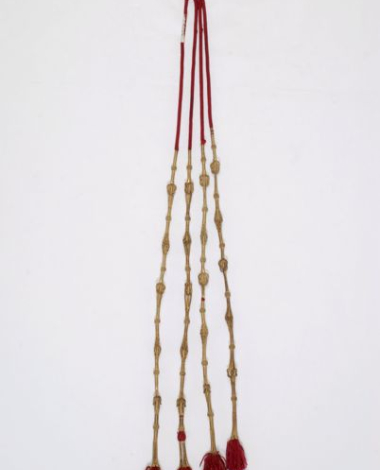 Peskoulia, a kind of ornament made of silk cord wrapped in gold thread that ends in tassels