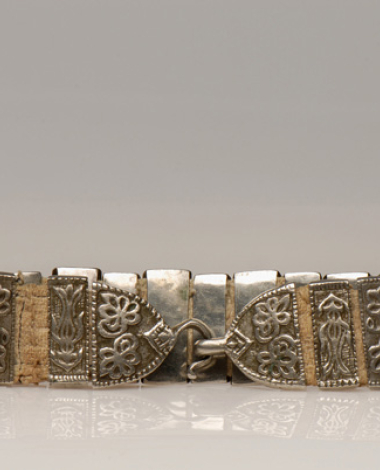 Zonari, silver articulated belt with an embossed decoration 
