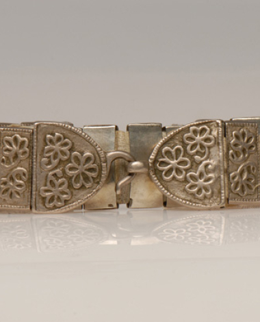 Zonari, silver articulated belt with with an embossed decoration