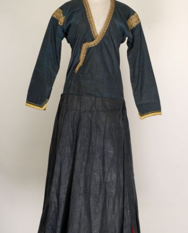 Kaplamas, a kind of dress made of glazed dark-coloured cotton fabric