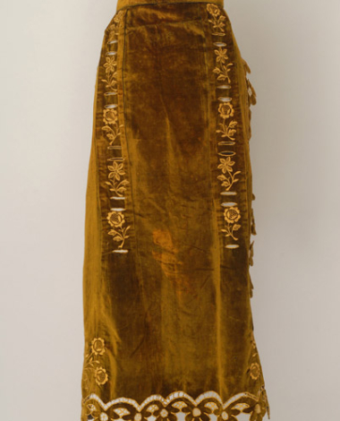 Velvet apron with machine-made embroidery