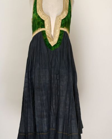 Μεγαρίτικο φουστάνι με βελούδινο πανωκόρμι σε πράσινο χρώμα