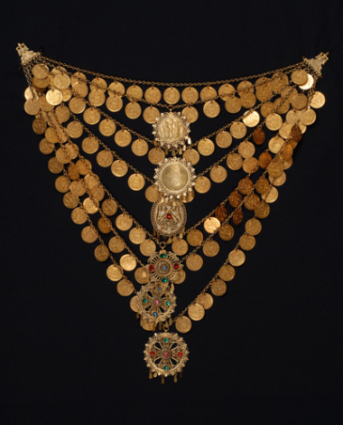 Gilt kordoni, very long chain torso ornament with filigree rosettes and imitations