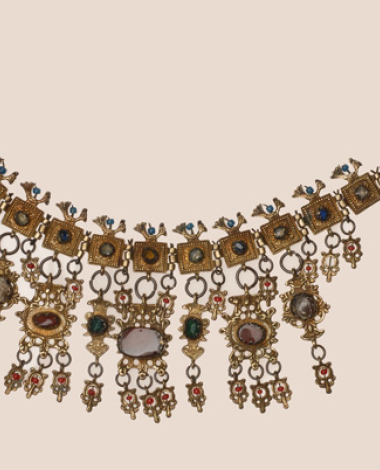Charchali, gilt choker decorated with agate, coral, variegated stones and small birds. It has suspended perforated cast elements (Epirus, Ioannina)