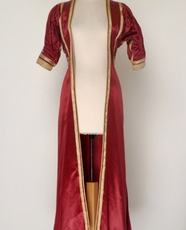 Bridal overcoat, tsoubes: front