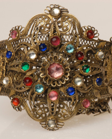 Beletziki, wiry bangle decorated with variegated glass stones