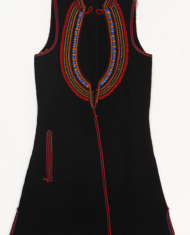 Wollen sigouna, sleeveless overcoat made of saddle blanket and decorated with cordons and buttons