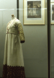 Installation view of the temporary exhibition “The feminine costume of Attica”. CMLE 1997.