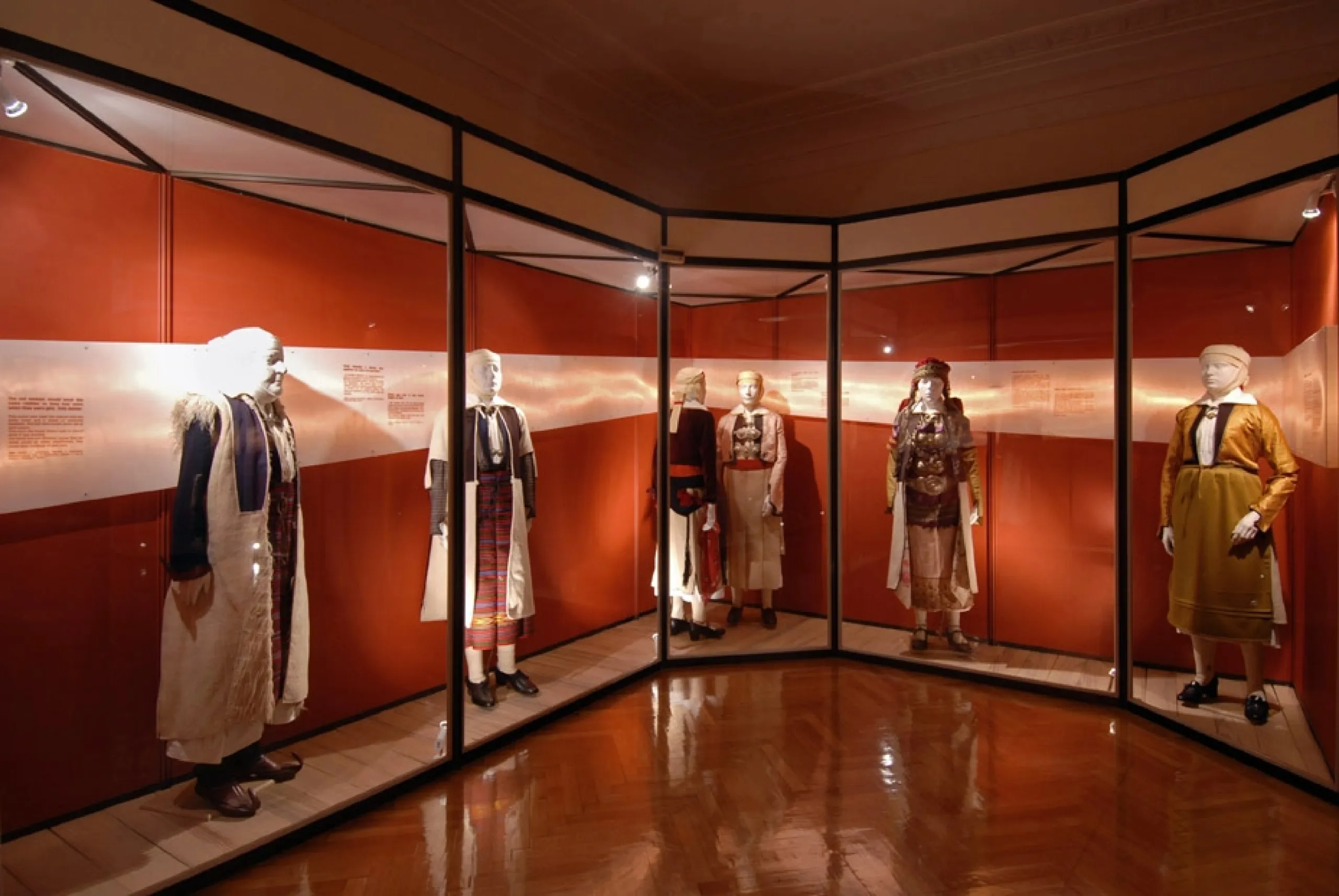 Installation view of the temporary exhibition “Pogoni – women’s costumes”. CMLE 2006. Photograph by Studio Kominis. Installation view of the temporary exhibition “Pogoni – women’s costumes”. CMLE 2006. Photograph by Studio Kominis.