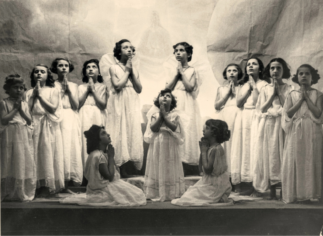 Θεατρική παράσταση από το τμήμα Παιδικής Αδελφοσύνης (δεκ.1930). ΦΑΛΕ 10617