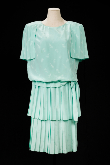 Dress produced in Greece by the ready-to-wear garment company “DYNASTA”. 1980s. From the wardrobe of Eleni Anastasiadou. CMLE, Accession No. 17228. Donated by Dimosthenis Anastasiades and Douli Tsorva. Photo: Studio Kominis.