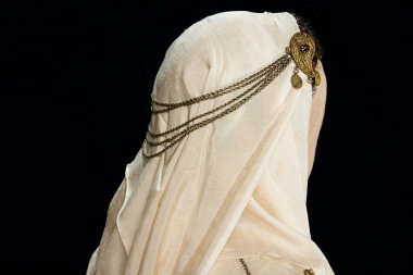 Detail of headdress pin from the village of Agios in Istiaia. It belonged to Maroula Stamou (Agios, circa 1895-1994). CMLE, Accession No. 16020. Photo: Studio Kominis.