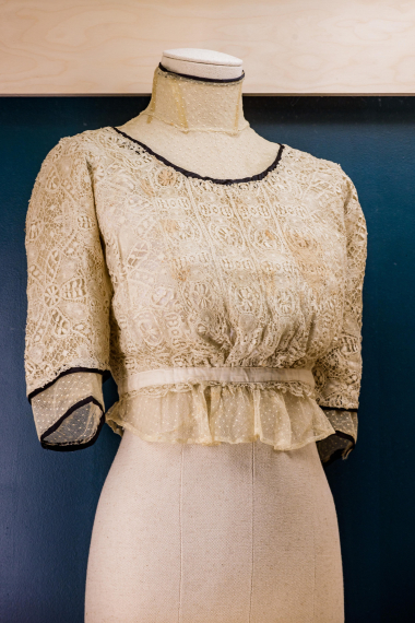 Bodice in handmade bobbin lace. 20th century. CMLE, Accession No. 16345. Photo: Studio Kominis.