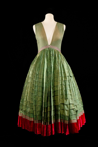 Multi-pleated dress, part of an older type of costume found in Hydra, Spetses and Ermionida. CMLE, Accession No. 778/2,γ. Photograph: Studio Kominis.