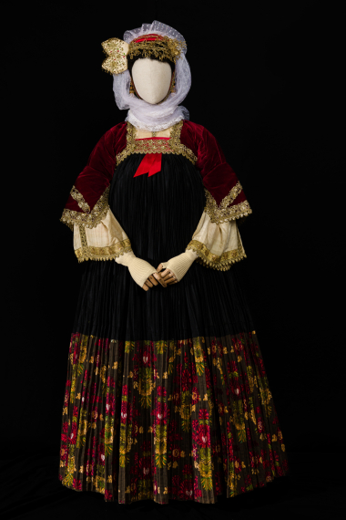 Women’s costume from Skopelos. Photo: Studio Kominis.