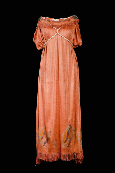 Woven silk tunic, inspired by the Ancient Greek era. CMLE, Accession No. 239,α. Photo: Studio Kominis.