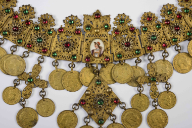 Detail of an ornament worn on the chest, from Attica. CMLE, Accession No. 15568. Donated by Lefteris Drandakis. Photo: Studio Kominis.