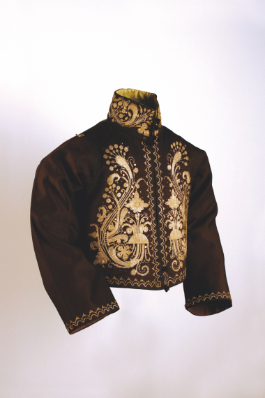 Urban-style women’s jacket from Siatista in Kozani. CMLE, Accession No. 2336/1. Donated by the Bodosakis family. Photo: Creative forward.