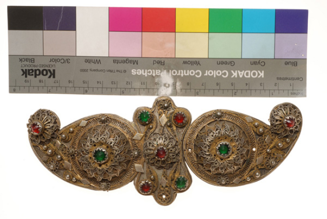 Silver wiry buckle with multi-leafed rosettes and coloured glass stones