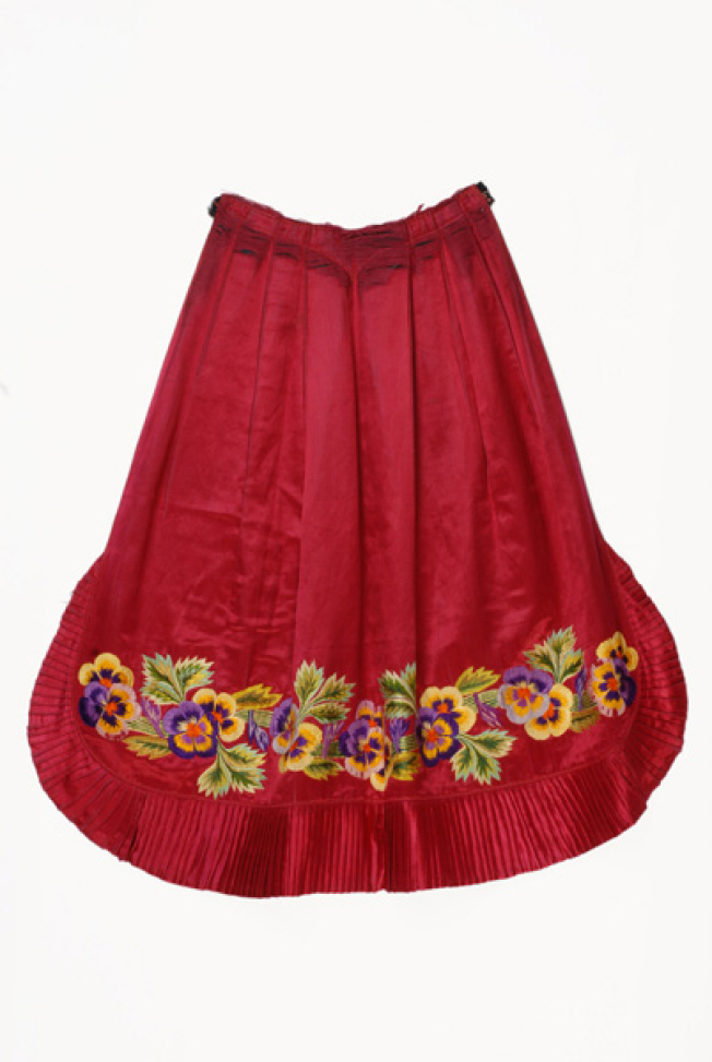 Satin apron in a warm shade of cherry embroidered with multicoloured silk threads
